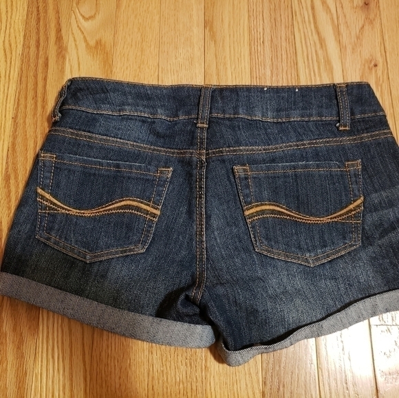 𝅺SO SHORTS - Picture 2 of 2